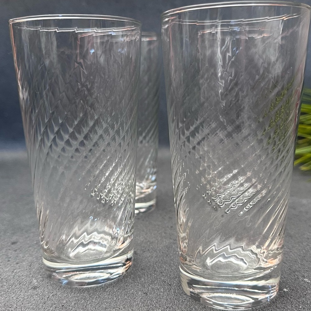 Elegant Clear Glass Tumbler Set
